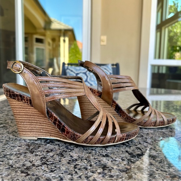 ROMANTIC SOLES Women's Wedge Strappy Sandals Caramel Brown Size 7B - Picture 5 of 14